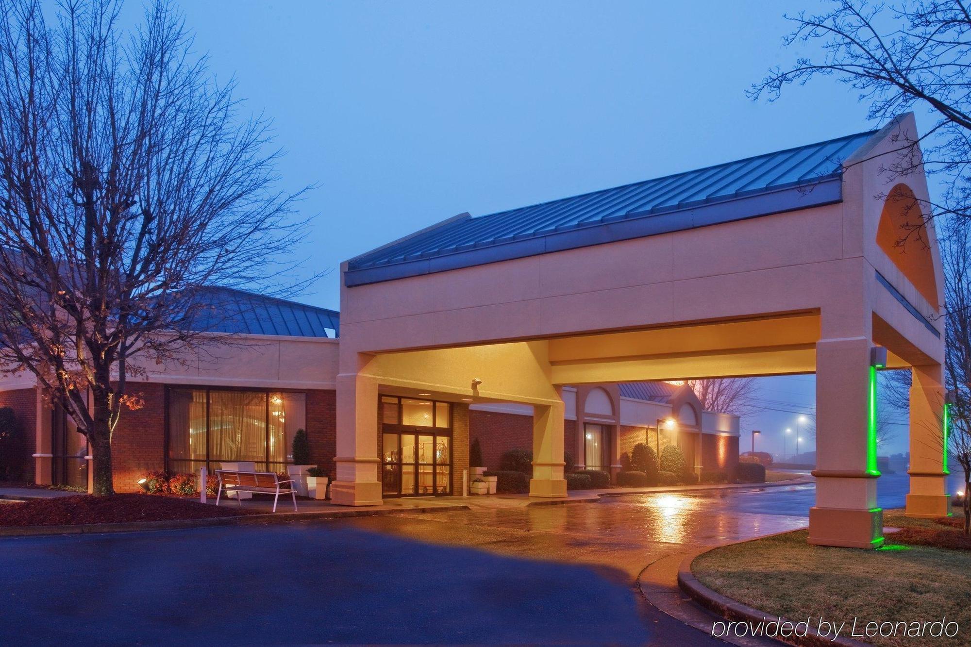 Ramada By Wyndham Gainesville Exteriör bild