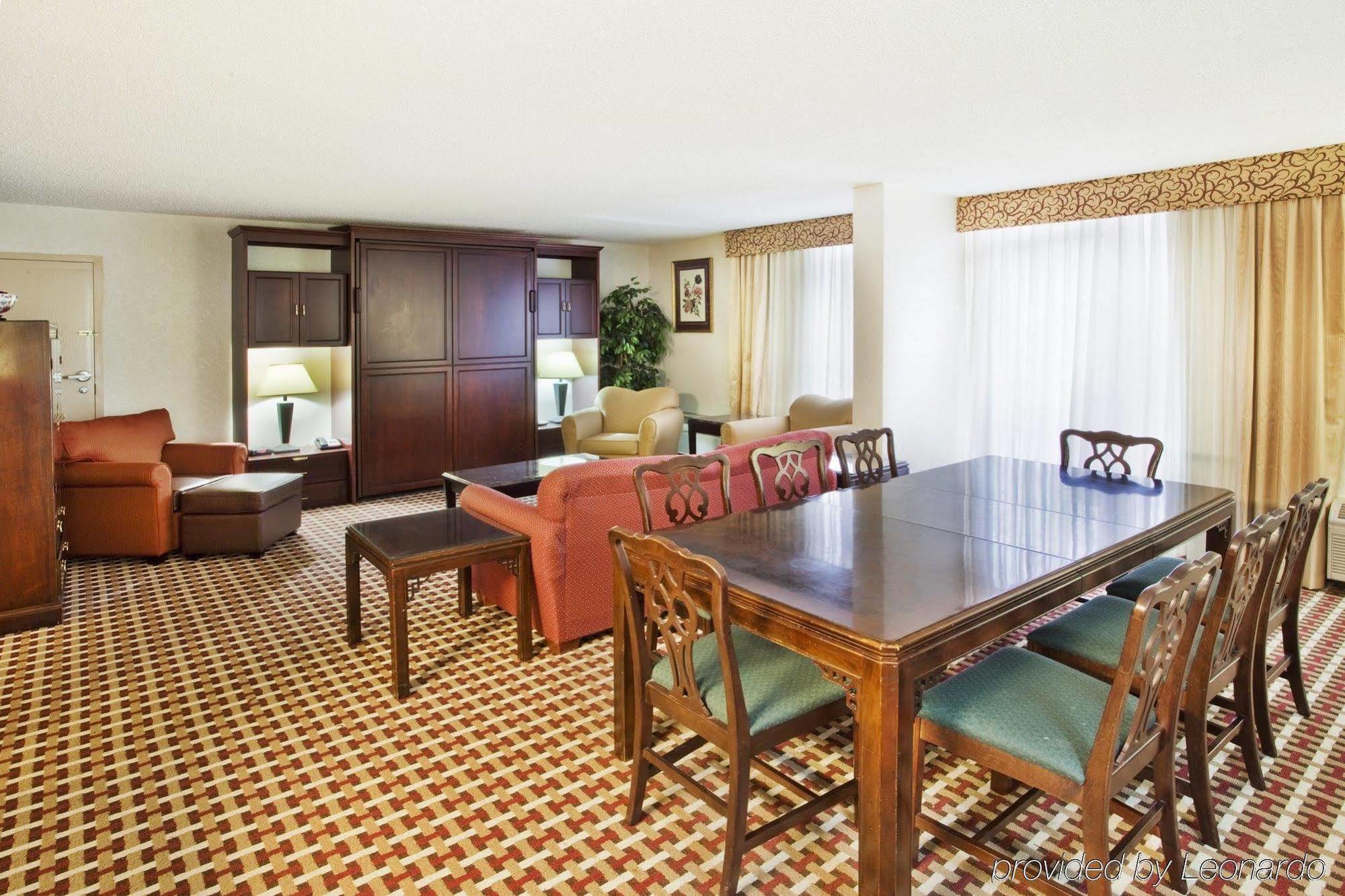 Ramada By Wyndham Gainesville Inreriör bild
