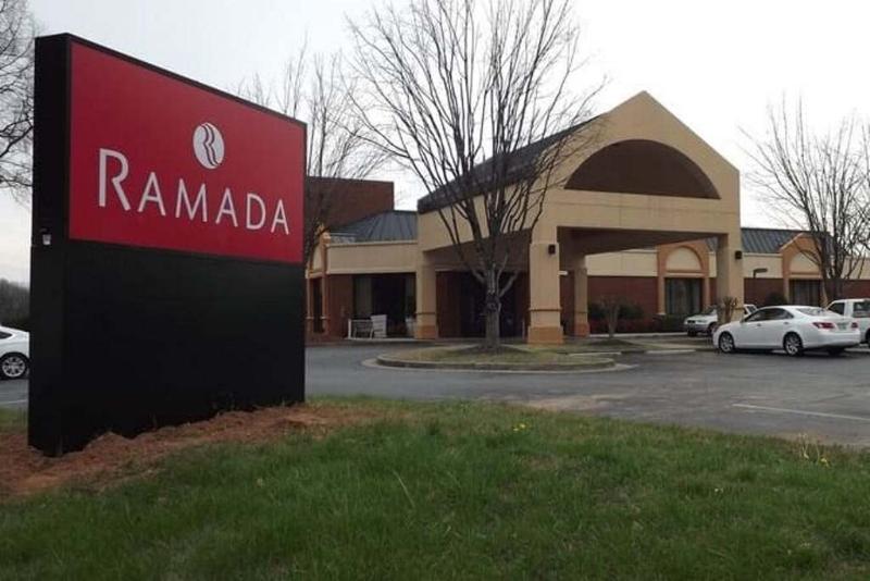 Ramada By Wyndham Gainesville Exteriör bild